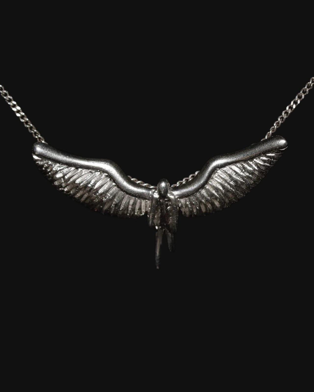 Sorgfågel, sterling silver pendant with wings, on a chain