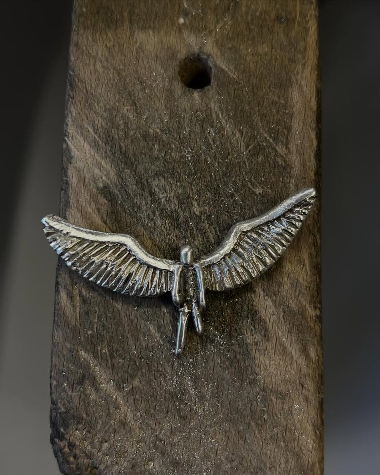 Sorgfågel on the jeweller's bench